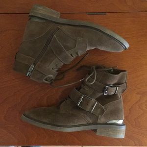 Vince Camuto / Tan Suede Booties / 6.5